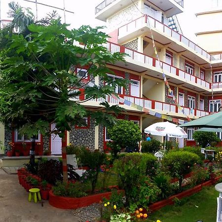 Hotel Angel Pokhara Esterno foto
