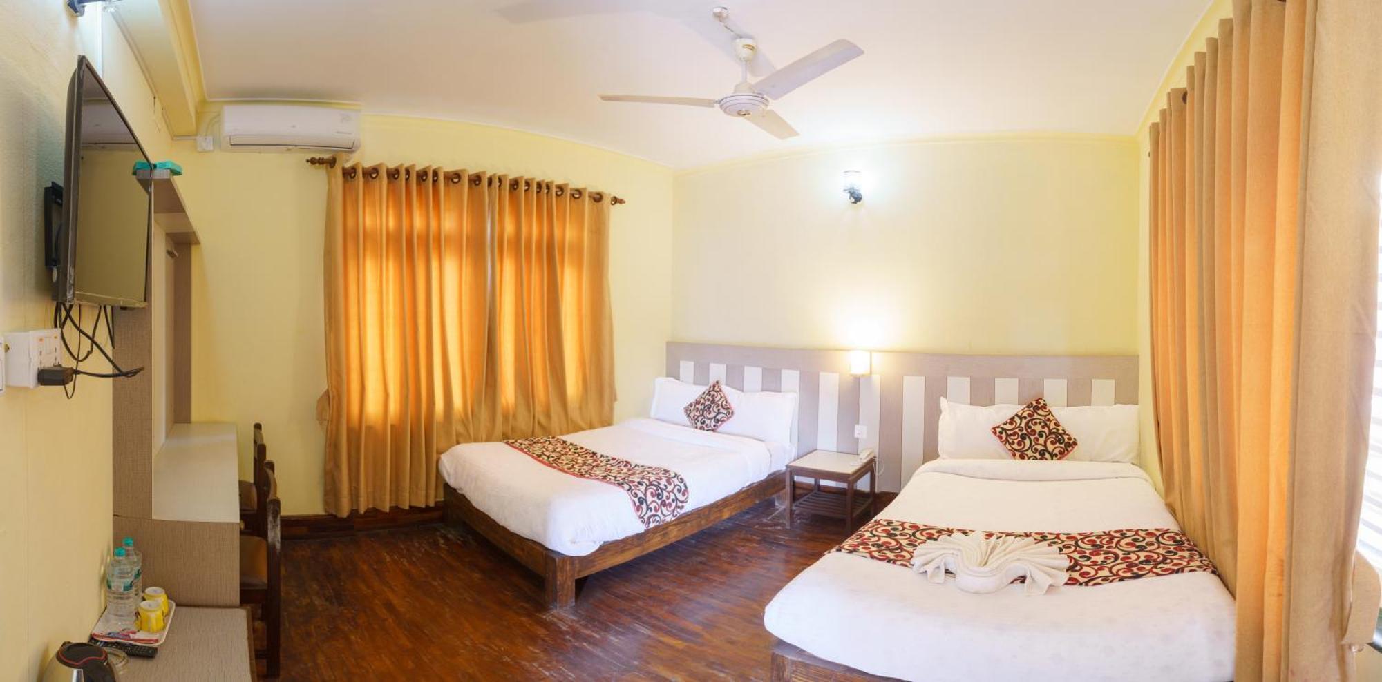 Hotel Angel Pokhara Esterno foto