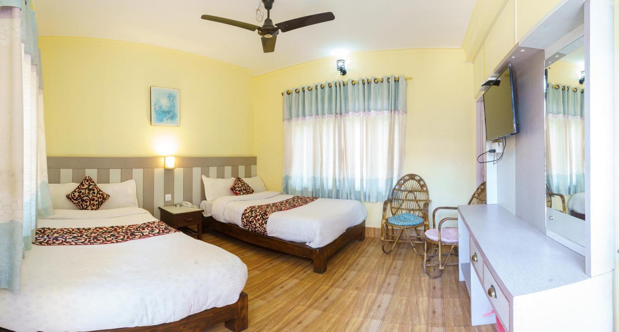 Hotel Angel Pokhara Esterno foto