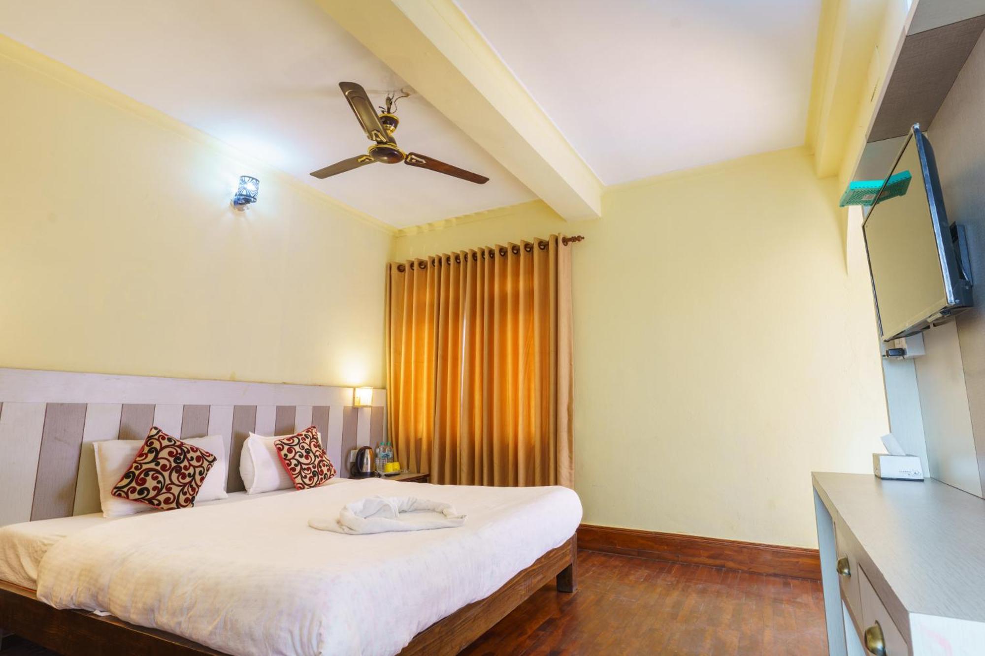 Hotel Angel Pokhara Esterno foto
