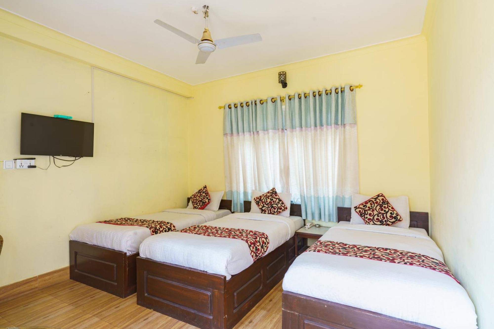 Hotel Angel Pokhara Esterno foto