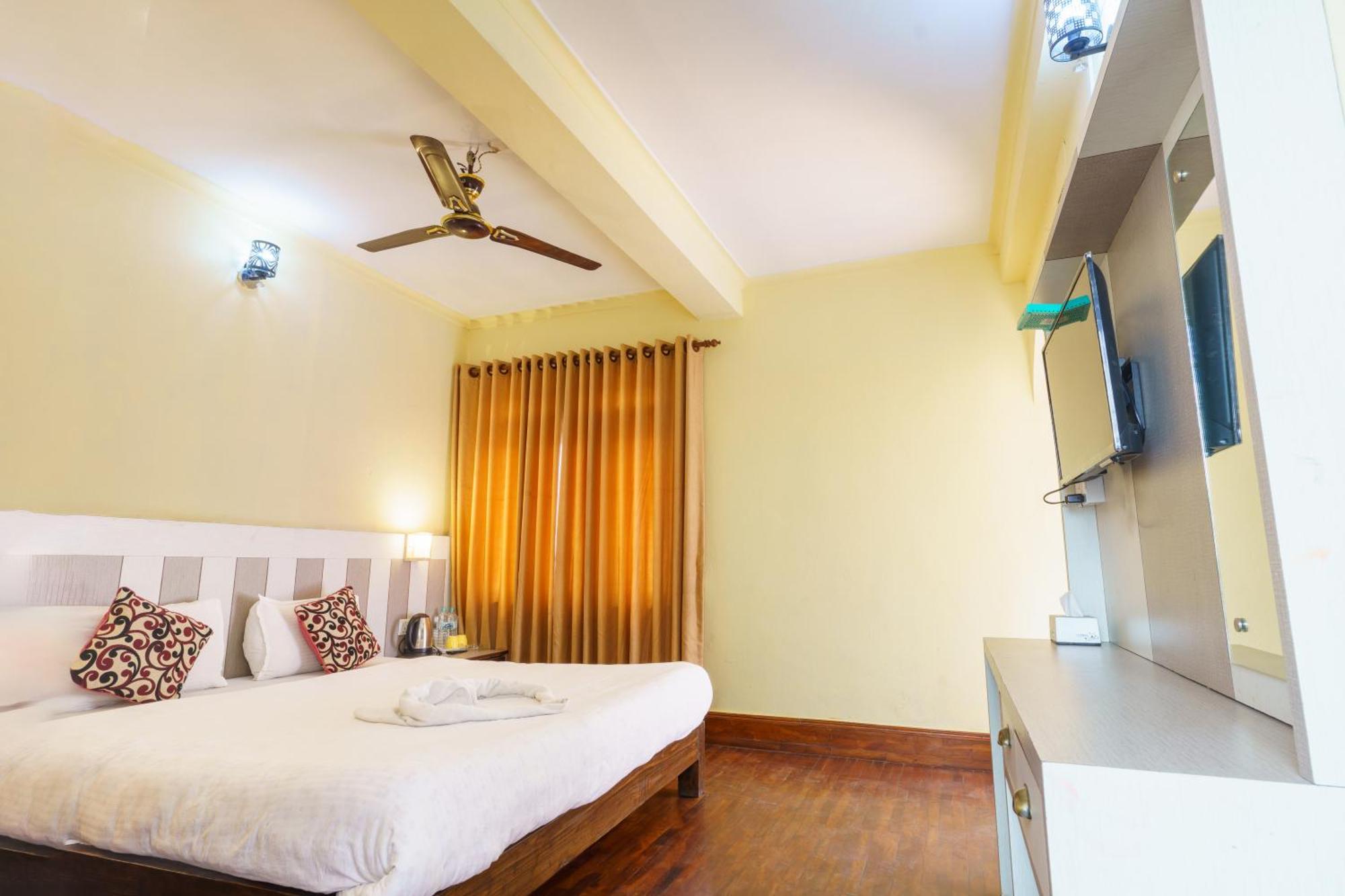 Hotel Angel Pokhara Esterno foto