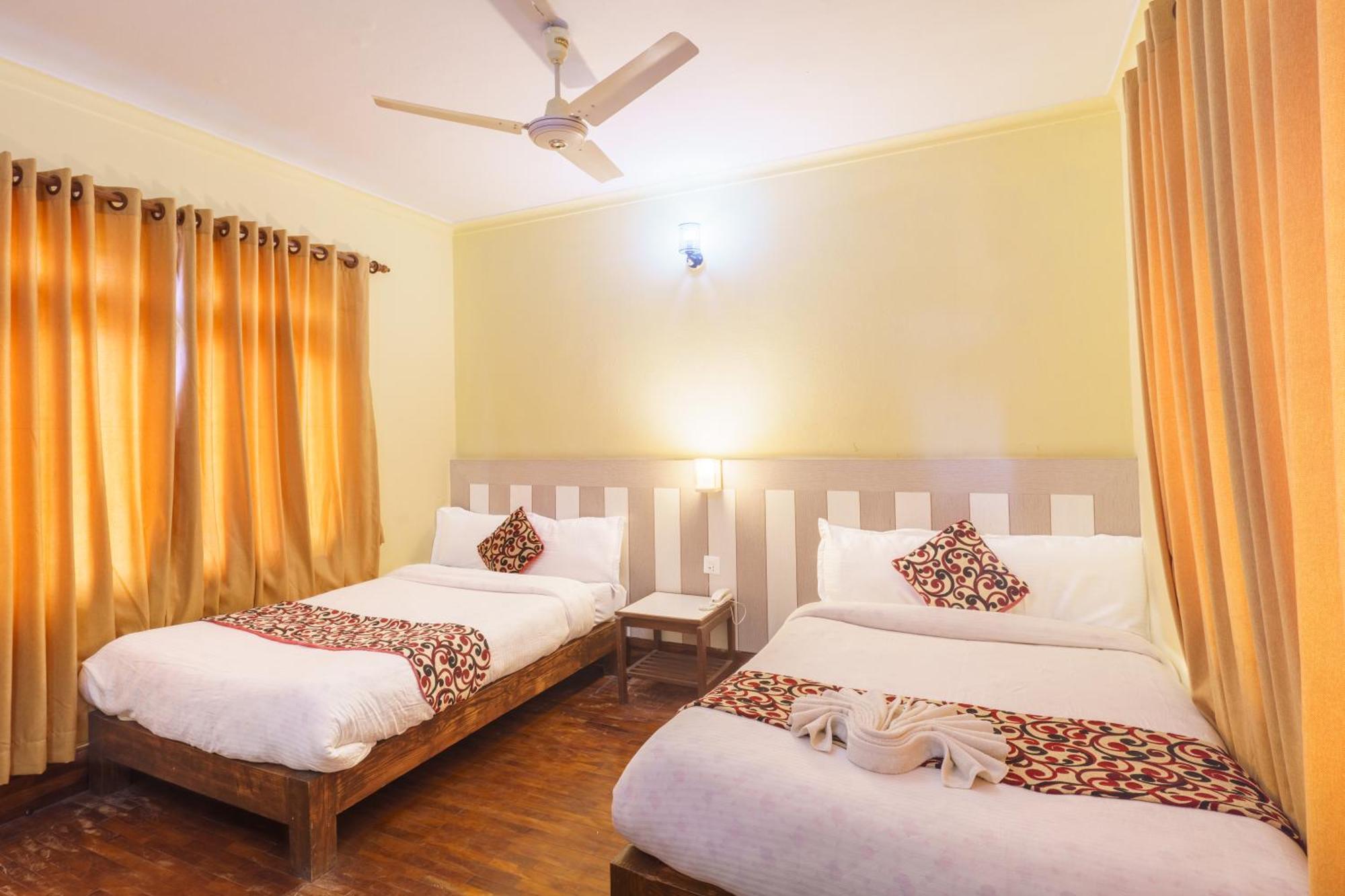 Hotel Angel Pokhara Esterno foto
