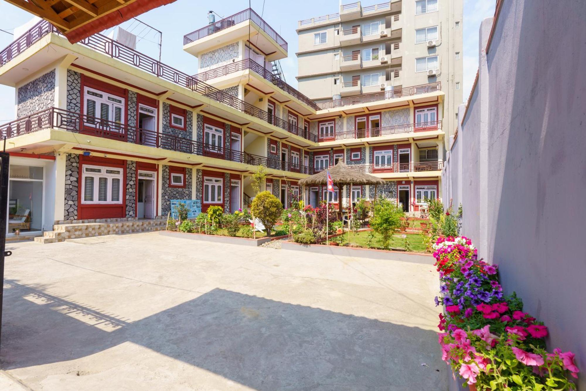 Hotel Angel Pokhara Esterno foto