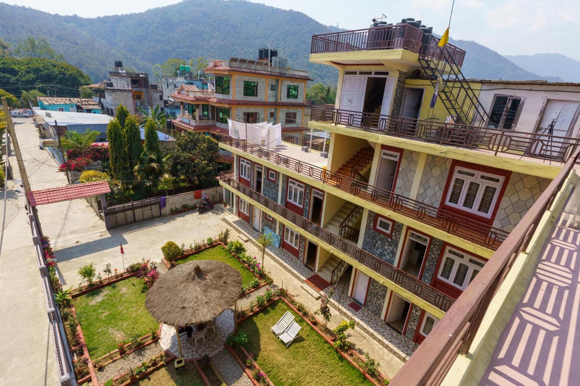 Hotel Angel Pokhara Esterno foto