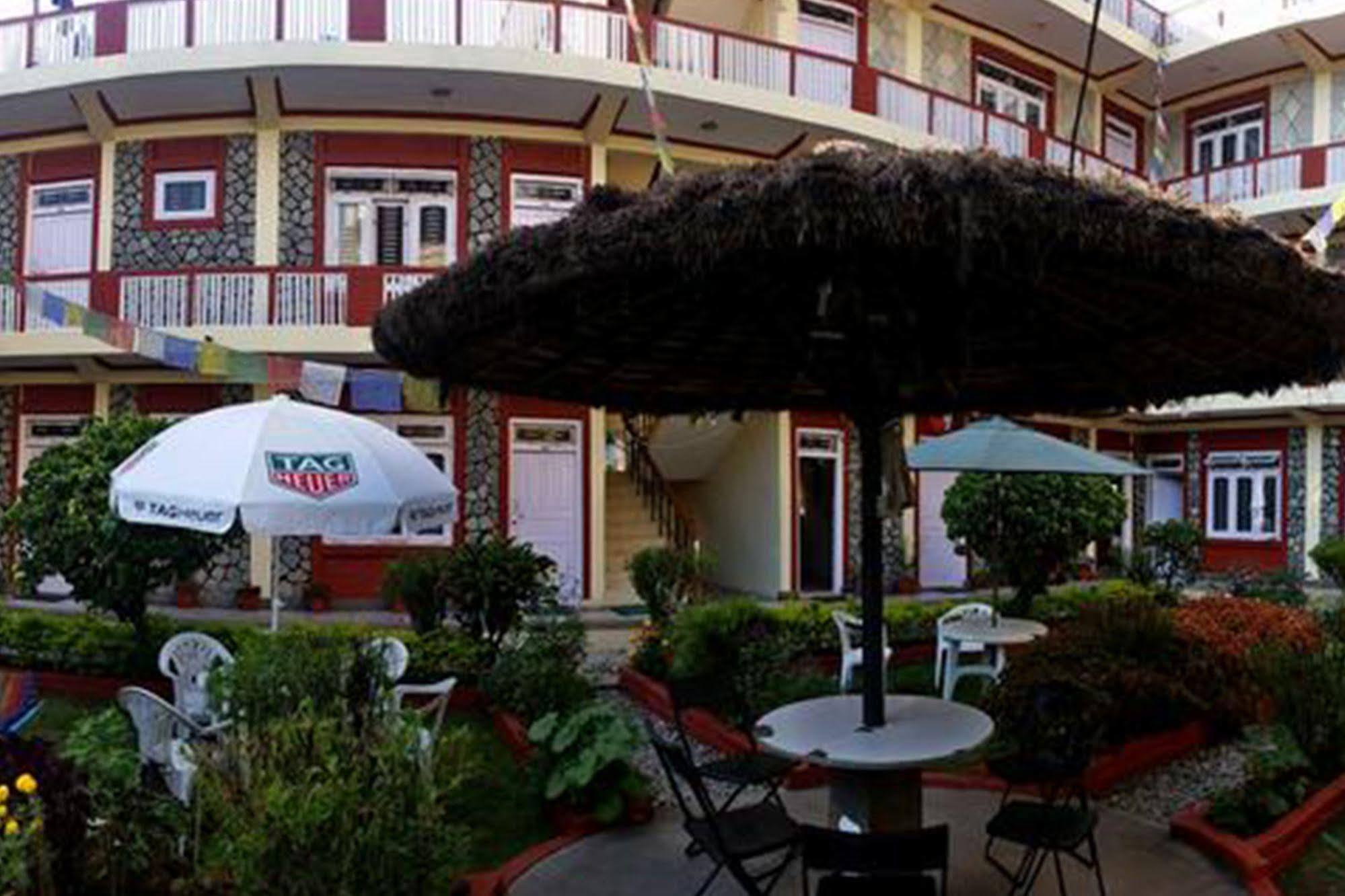Hotel Angel Pokhara Esterno foto