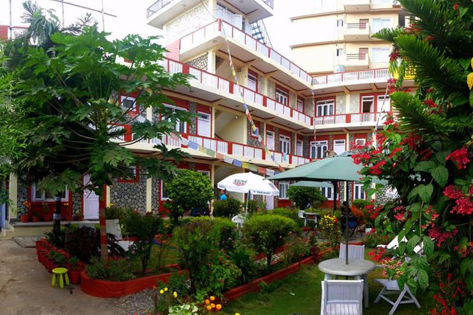 Hotel Angel Pokhara Esterno foto