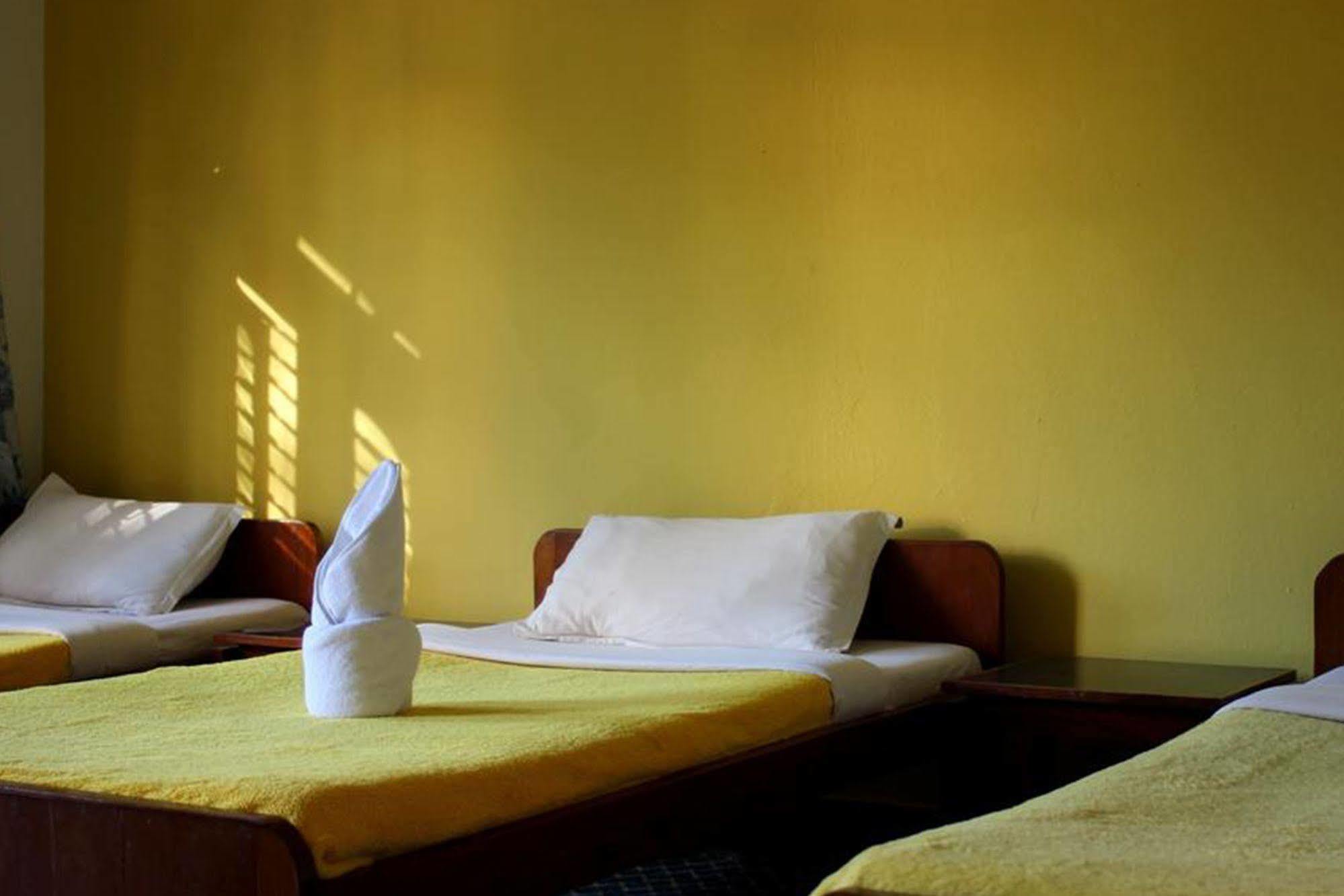 Hotel Angel Pokhara Esterno foto