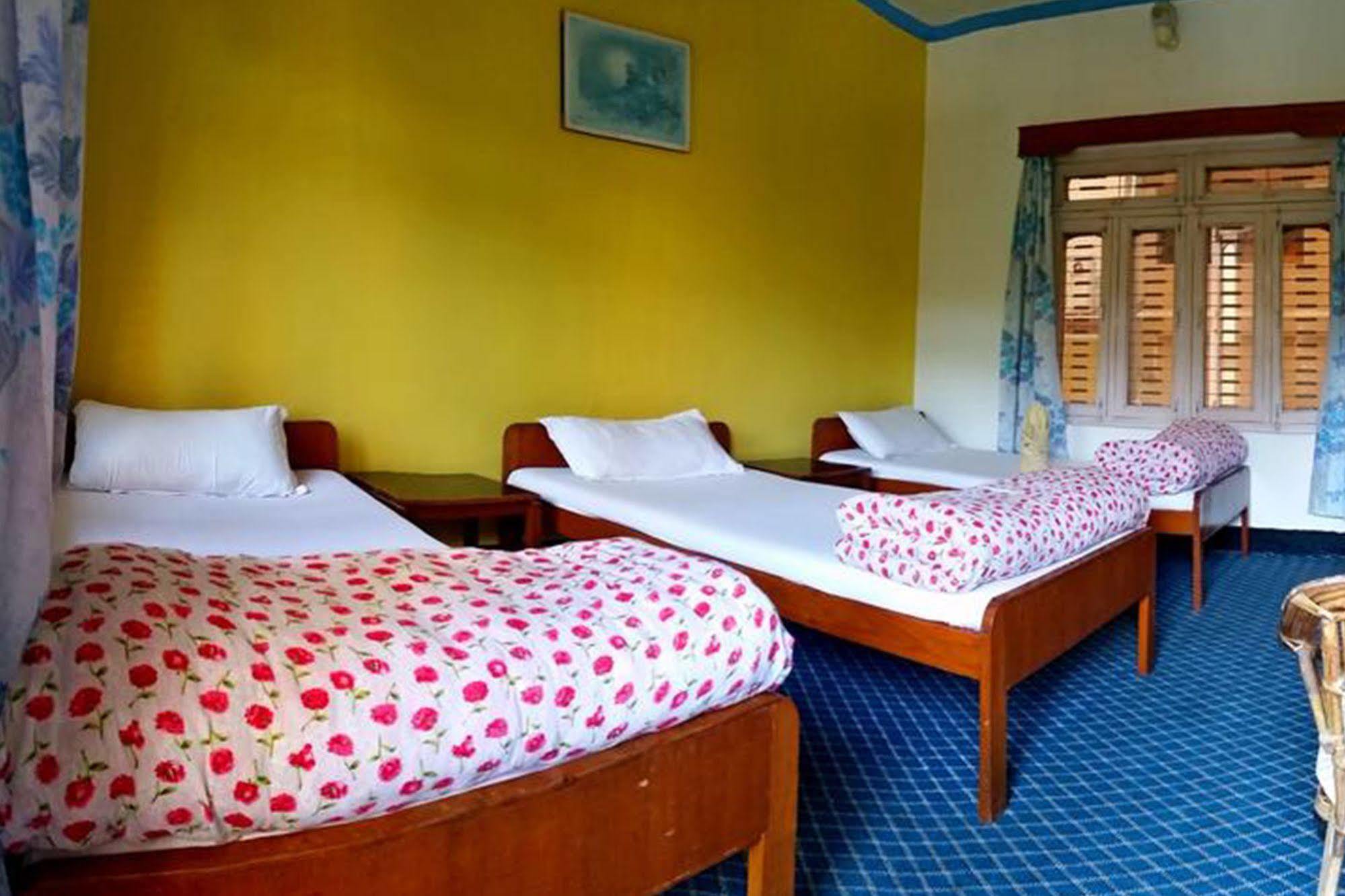 Hotel Angel Pokhara Esterno foto
