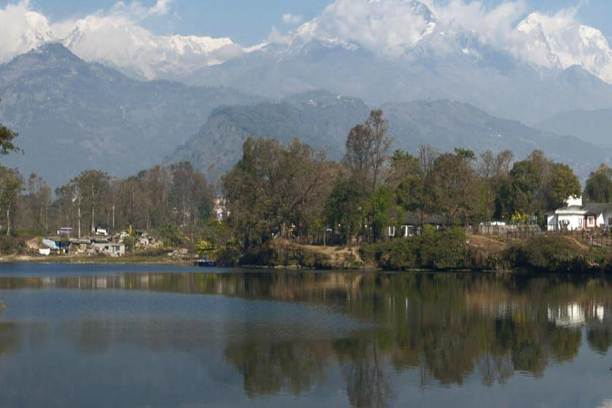 Hotel Angel Pokhara Esterno foto