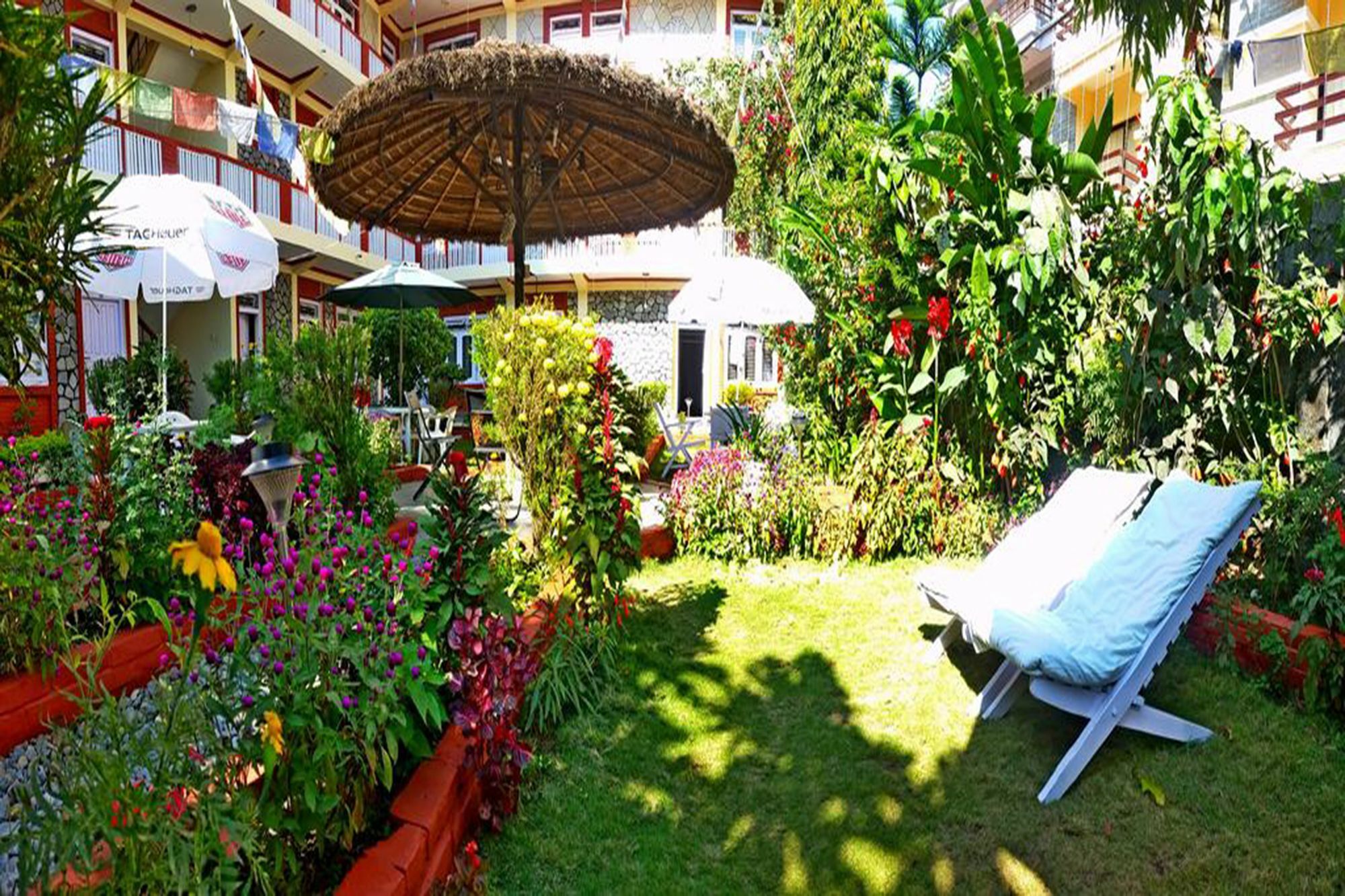 Hotel Angel Pokhara Esterno foto