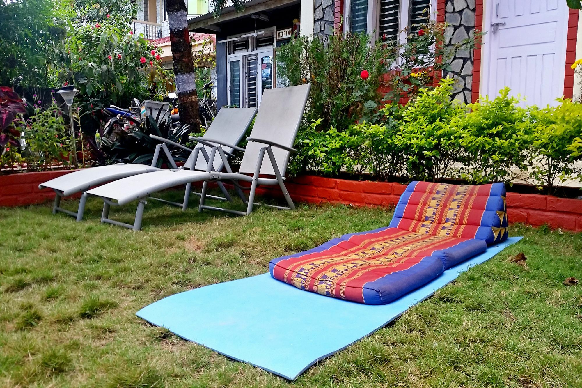 Hotel Angel Pokhara Esterno foto